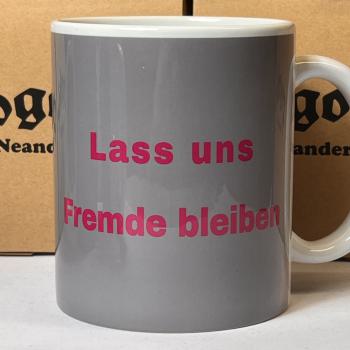 Preview: "Lass uns Fremde bleiben" Keramiktasse 11oz